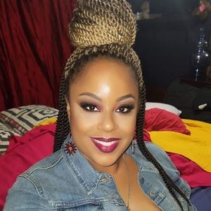 Meet your Posher, Naomi